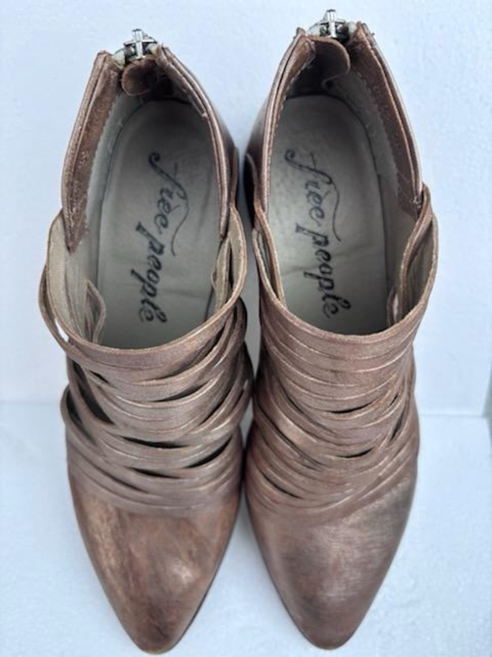 Free People Lost Valley Booties
Metallic Bronze Italian Leather
size 39/8.5 - Picture 2 of 15
